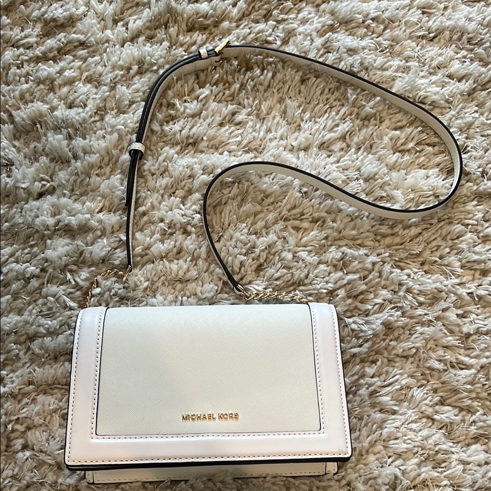 Michael Kors White Leather Crossbody Bag Sleek Design